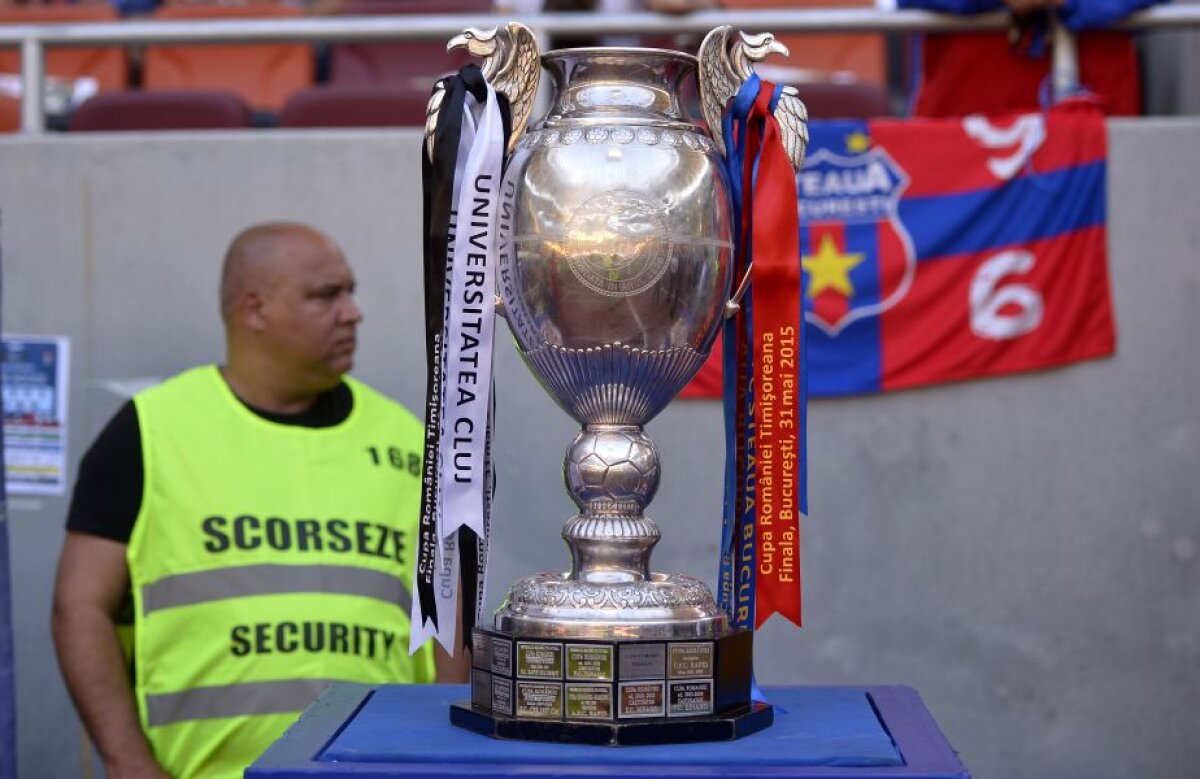 FOTO Spectacol în "Meciul de Legendă" din deschiderea finalei Cupei » Adi Ilie a fost cel mai bun de pe teren