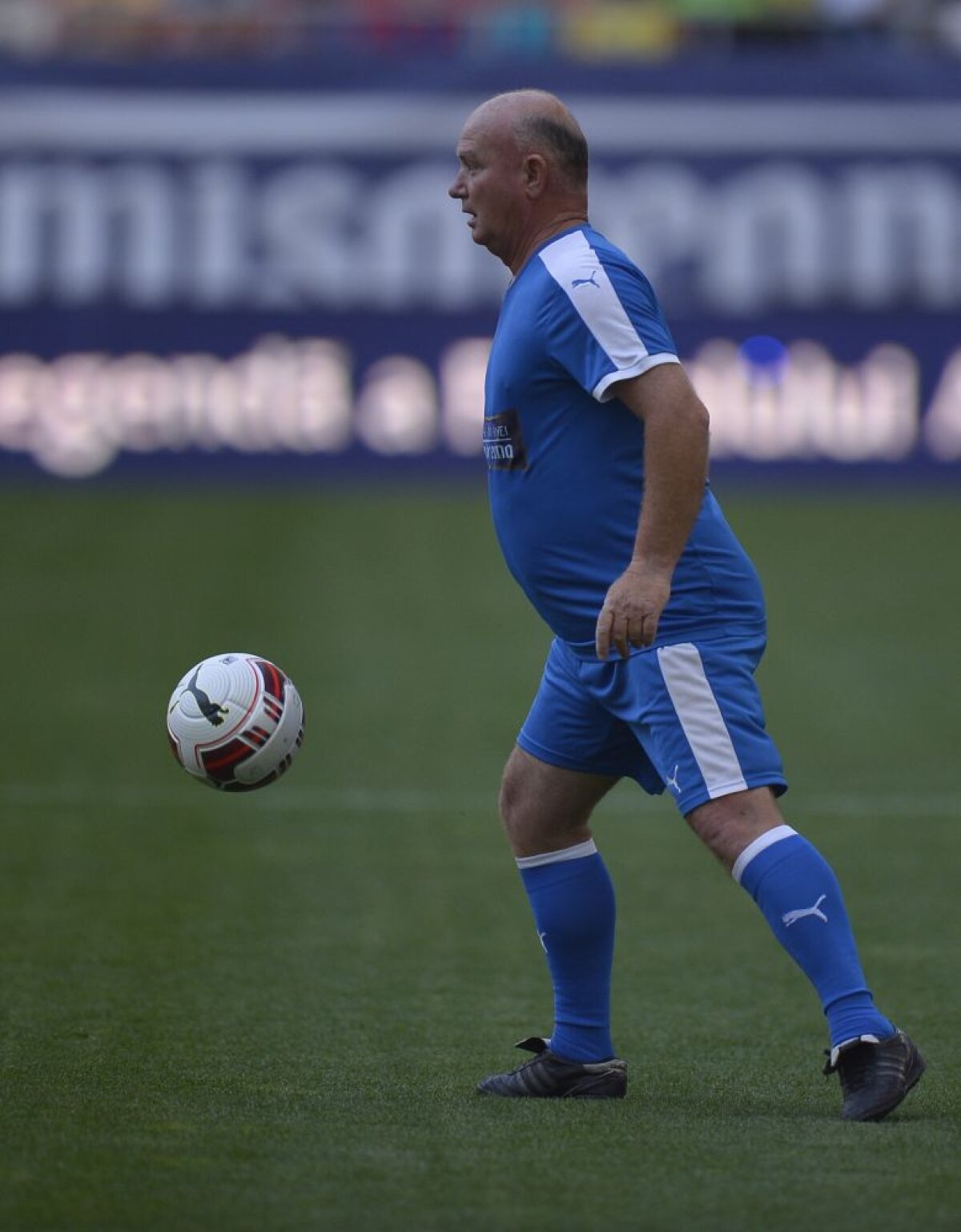 FOTO Spectacol în "Meciul de Legendă" din deschiderea finalei Cupei » Adi Ilie a fost cel mai bun de pe teren