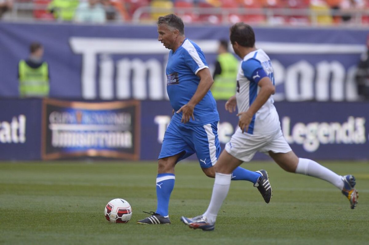 FOTO Spectacol în "Meciul de Legendă" din deschiderea finalei Cupei » Adi Ilie a fost cel mai bun de pe teren