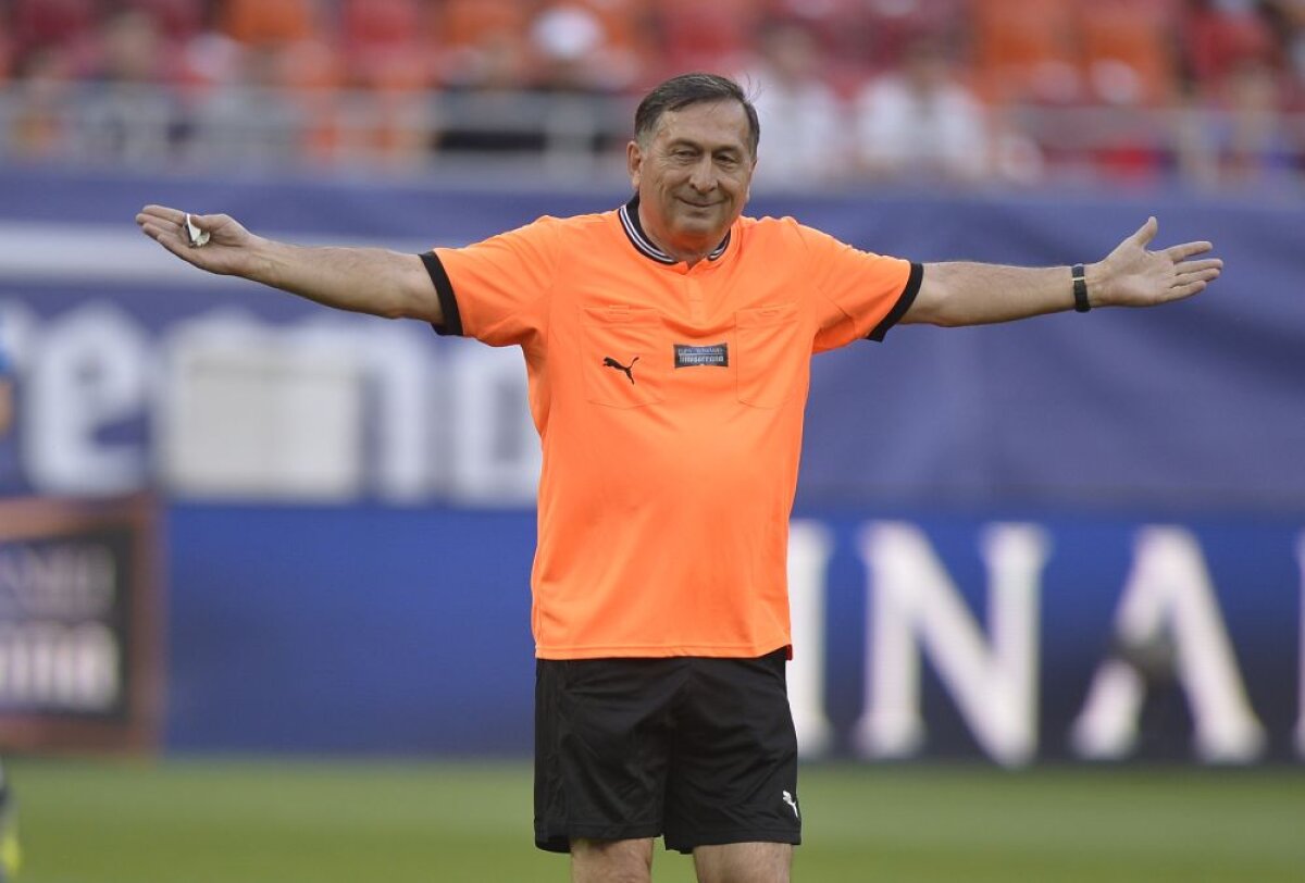 FOTO Spectacol în "Meciul de Legendă" din deschiderea finalei Cupei » Adi Ilie a fost cel mai bun de pe teren