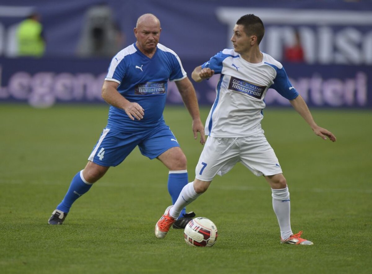 FOTO Spectacol în "Meciul de Legendă" din deschiderea finalei Cupei » Adi Ilie a fost cel mai bun de pe teren