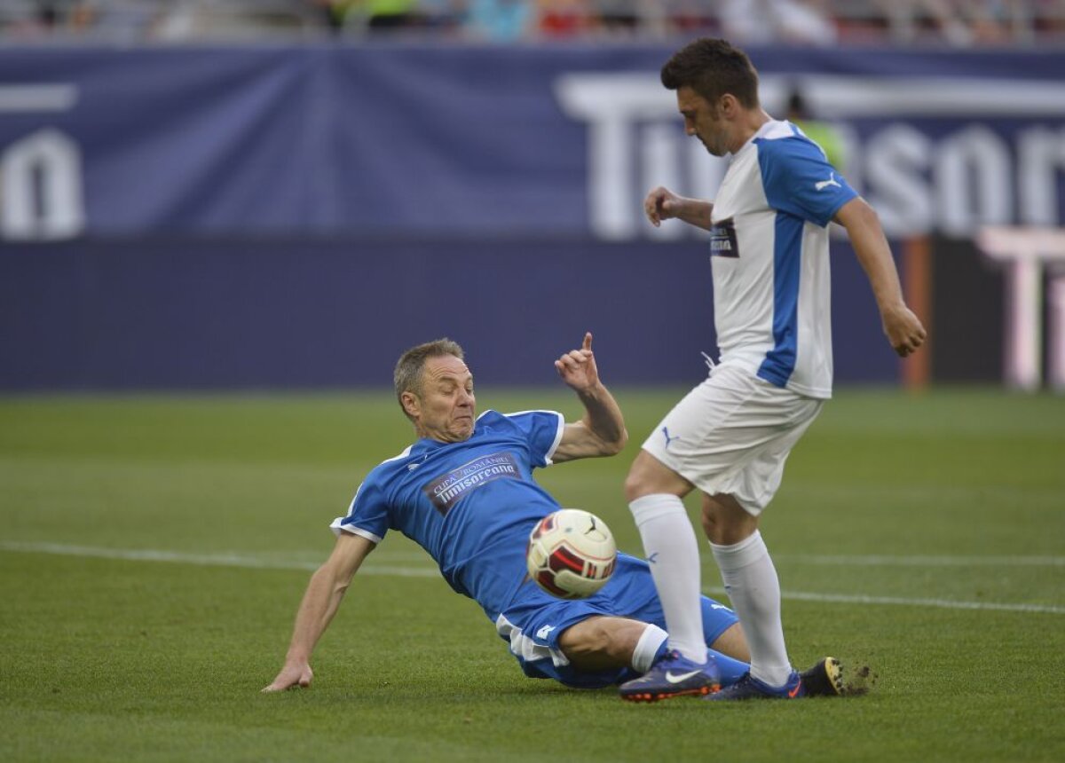 FOTO Spectacol în "Meciul de Legendă" din deschiderea finalei Cupei » Adi Ilie a fost cel mai bun de pe teren