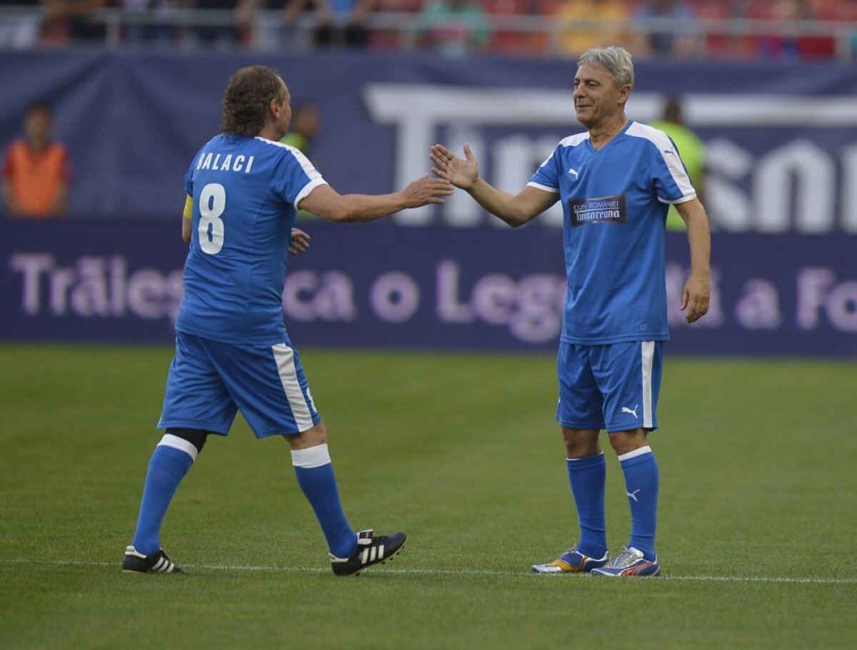 FOTO Spectacol în "Meciul de Legendă" din deschiderea finalei Cupei » Adi Ilie a fost cel mai bun de pe teren
