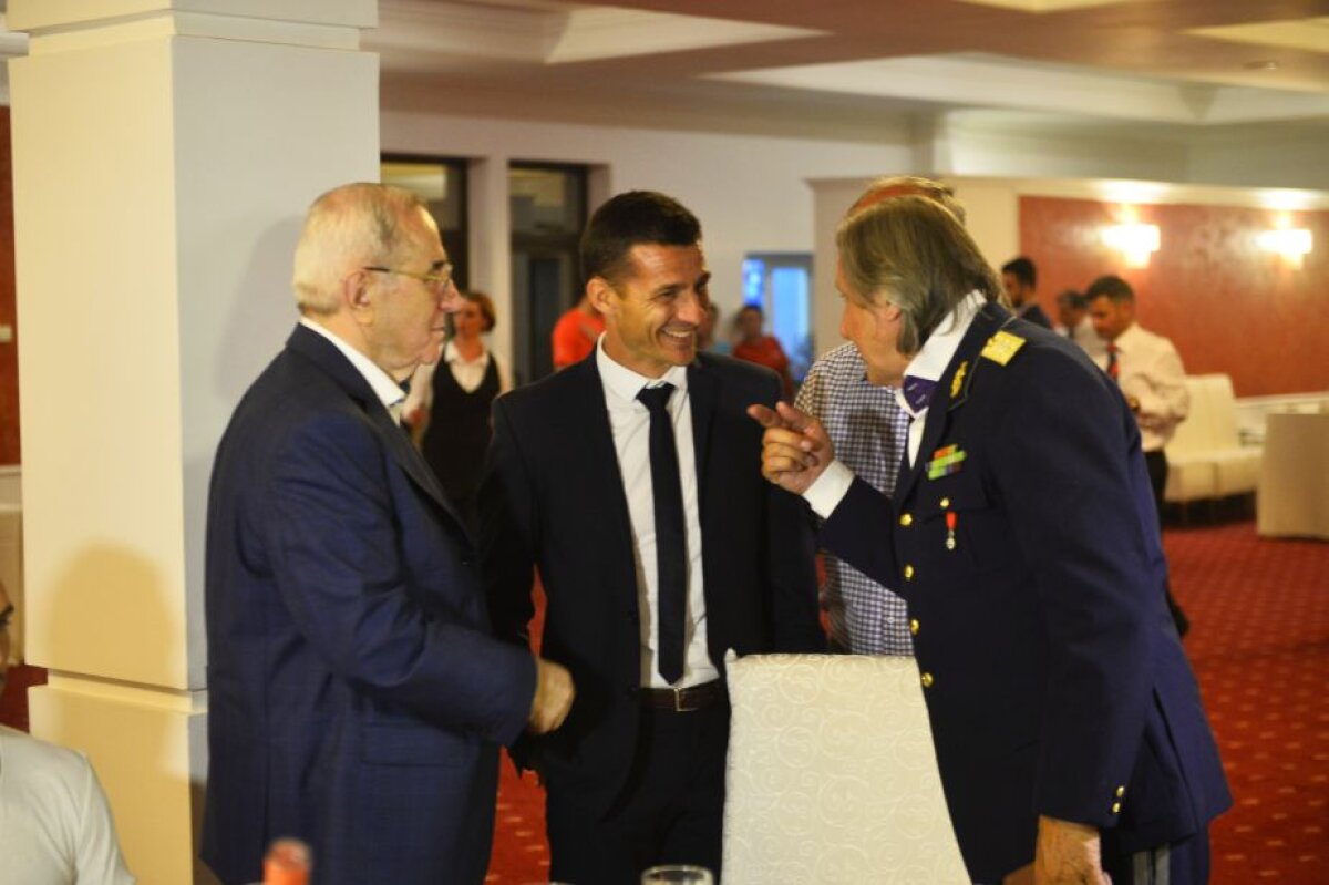 FOTO EXCLUSIV Cum a arătat petrecerea campionilor » Aici sînt toate imaginile cu Gâlcă și compania
