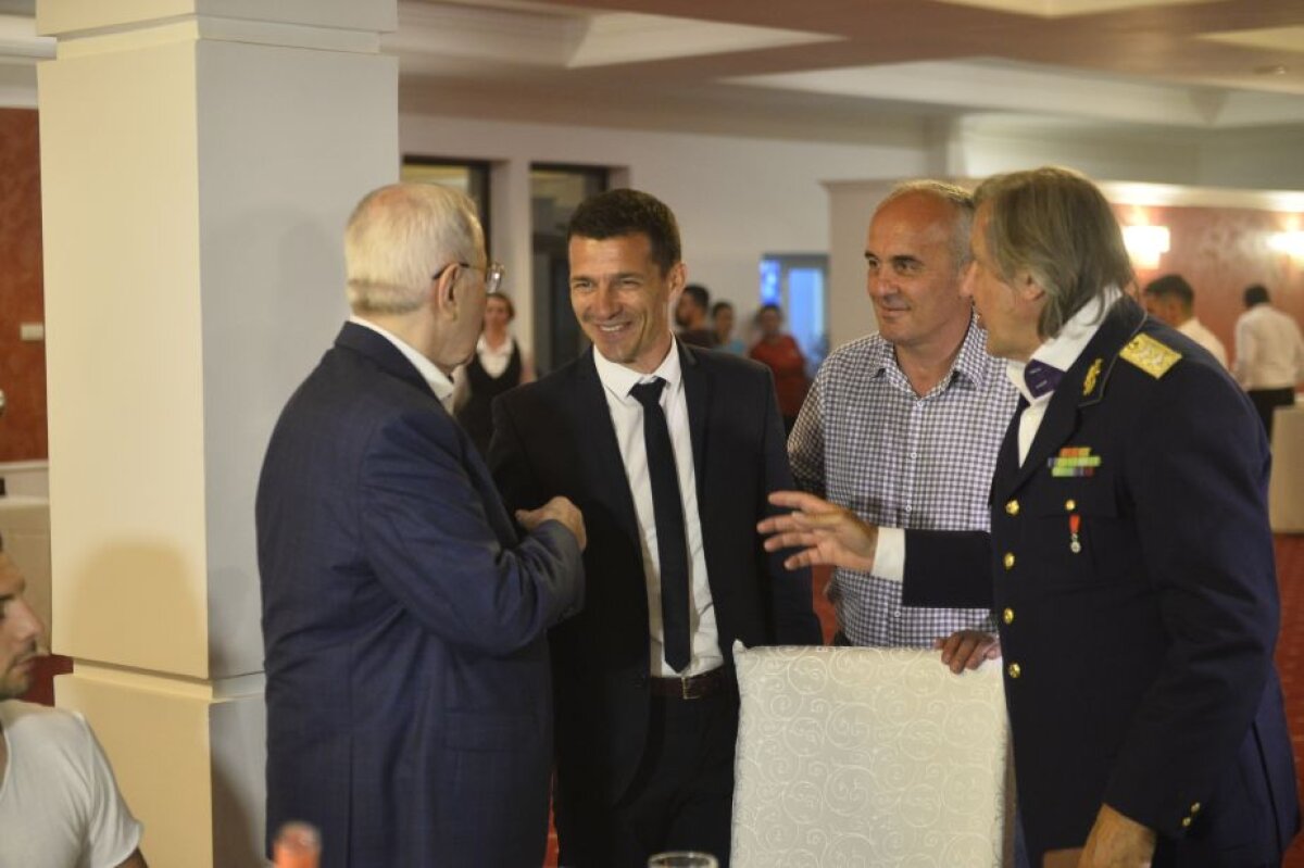 FOTO EXCLUSIV Cum a arătat petrecerea campionilor » Aici sînt toate imaginile cu Gâlcă și compania