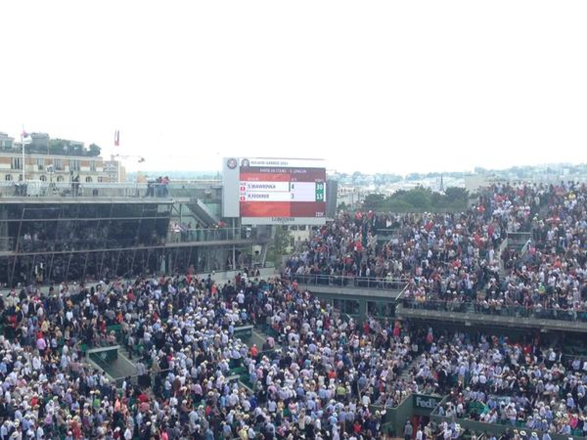 VIDEO Moment terifiant la Roland Garros » O bucată din arenă a căzut peste spectatori!