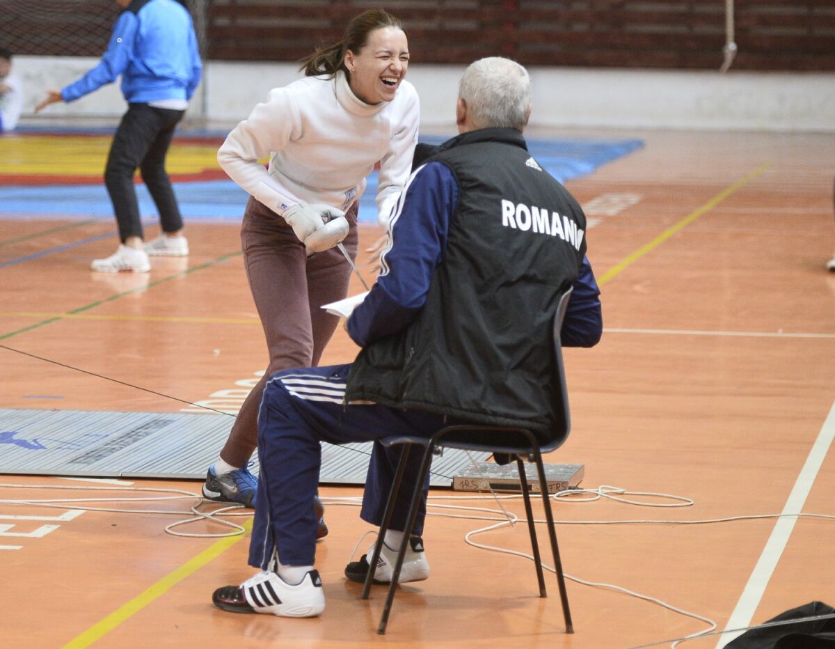 Zîmbete, arme și transpirație » În cantonament cu echipa feminină de spadă: pe 6-11 iunie spadasinele vor evolua la Campionatul European