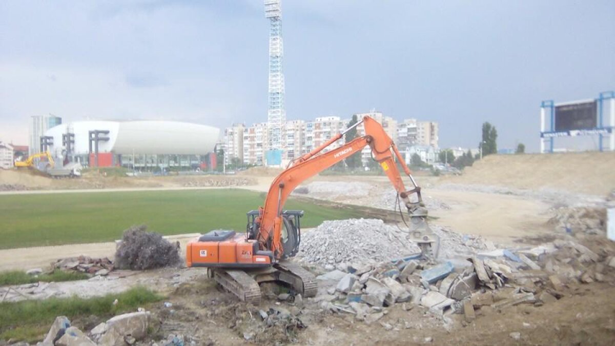 FOTO-ŞOC Nod în gît pentru fanii Ştiinţei » Doar tabela mai rezistă: fostul Central, făcut una cu pămîntul