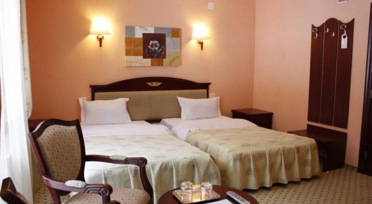 Cantonament la han » Mirel Rădoi își începe cariera de antrenor cu doar 11 jucători în lot