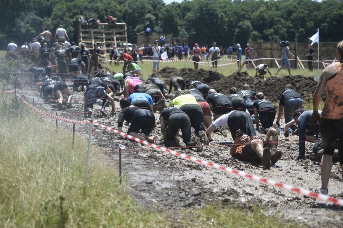 FOTO Noroi şi râsete » Vara a început frumos pentru amatorii de competiții în stil militar