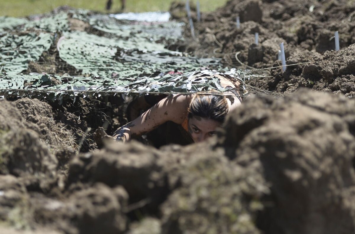 FOTO Noroi şi râsete » Vara a început frumos pentru amatorii de competiții în stil militar