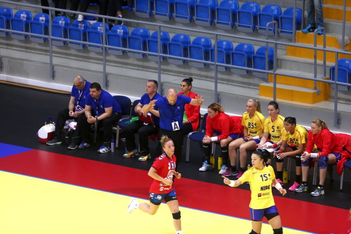 FOTO Cu un pas la Campionatul Mondial » România învinge Serbia, 32-26, în deplasare și e 90% calificată