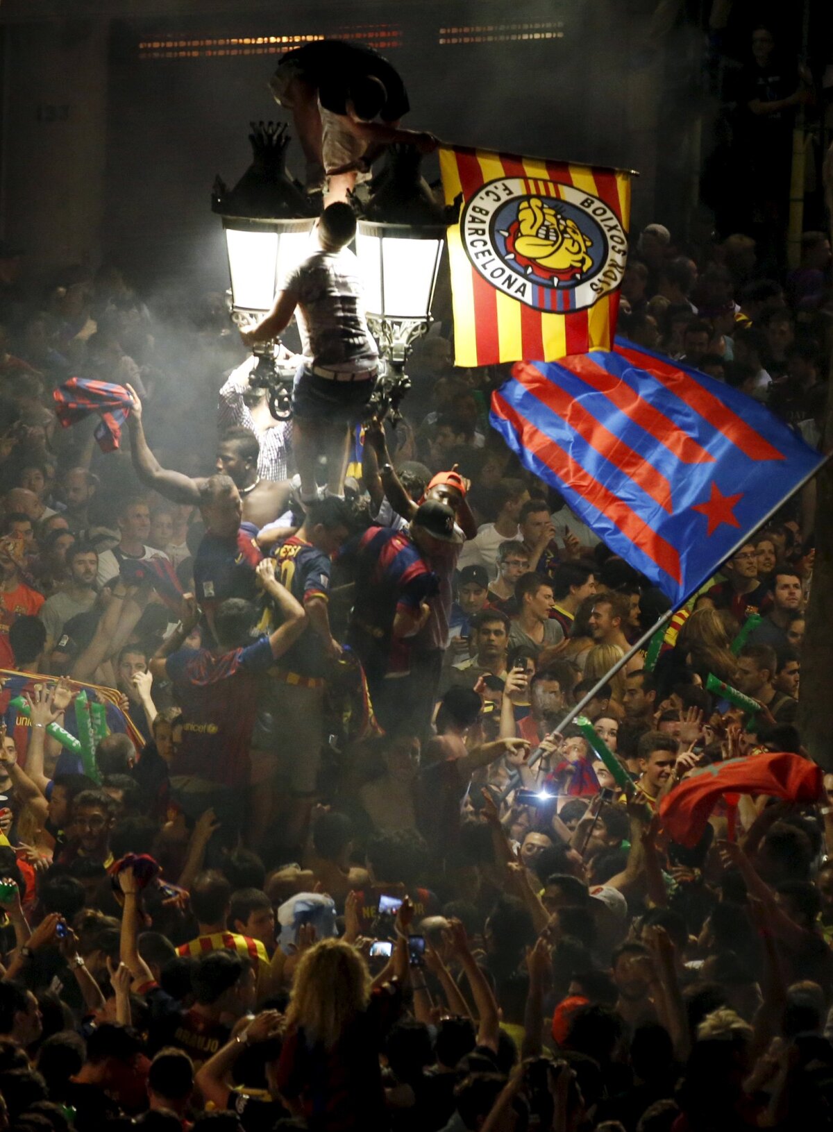 FOTO+VIDEO Spectacol pe străzile Barcelonei, după tripla magică a catalanilor