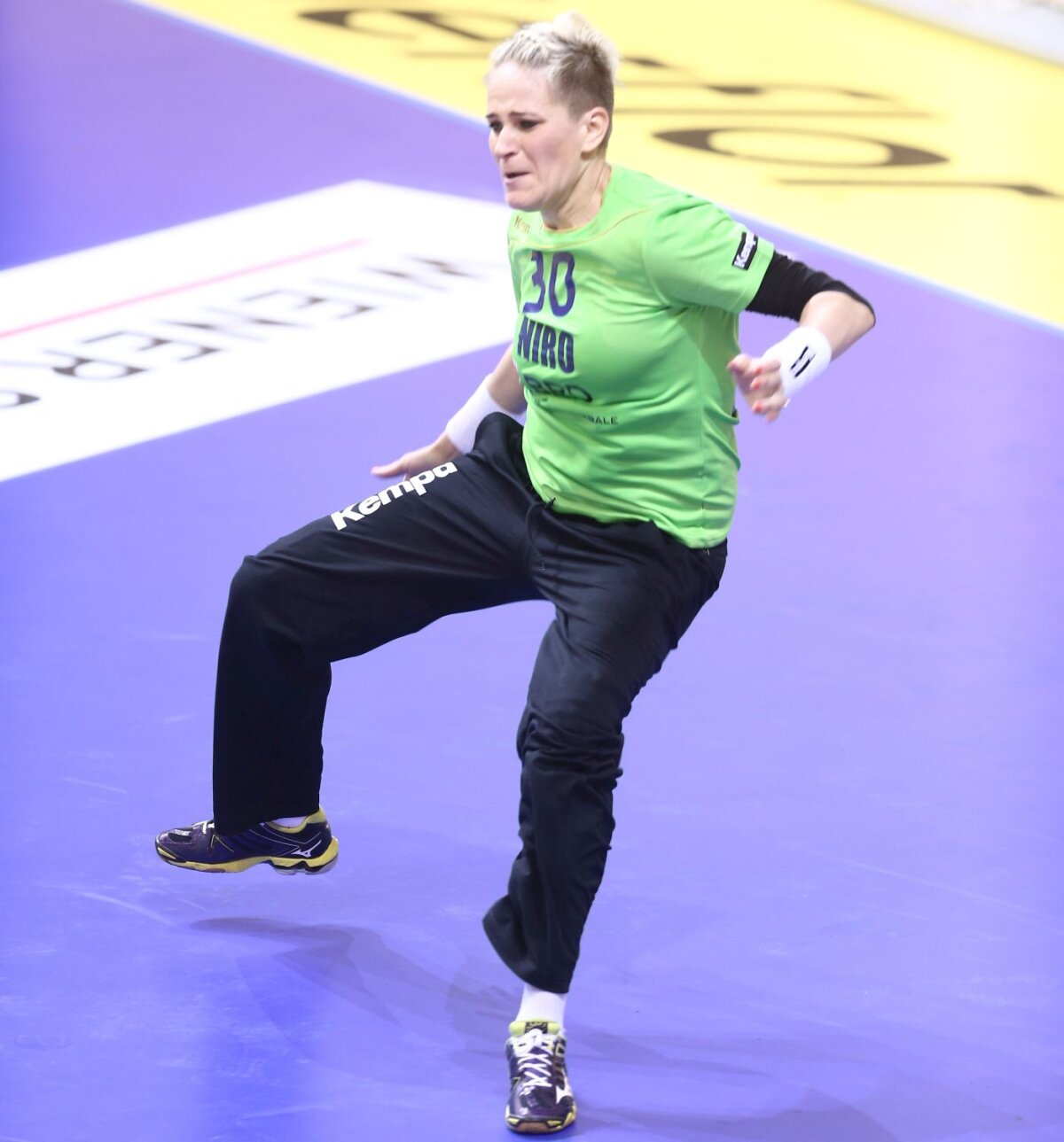 FOTO Corespondență din Serbia » Baia Mare rămîne fără portar! Accidentarea Paulei Ungureanu, secvenţă cu secvenţă