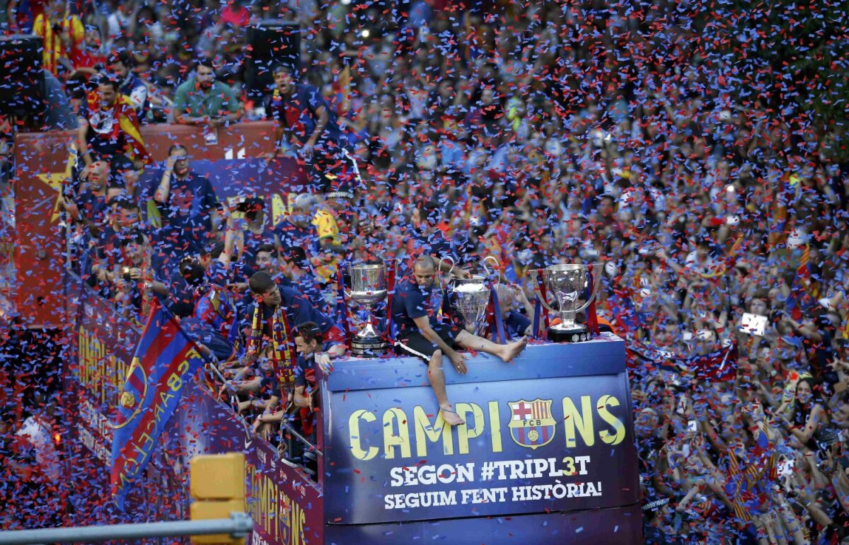 McDrive-ul fericirii » Neymar, Suarez şi Messi au făcut show în autocarul cu etaj al campionilor Barcelonei