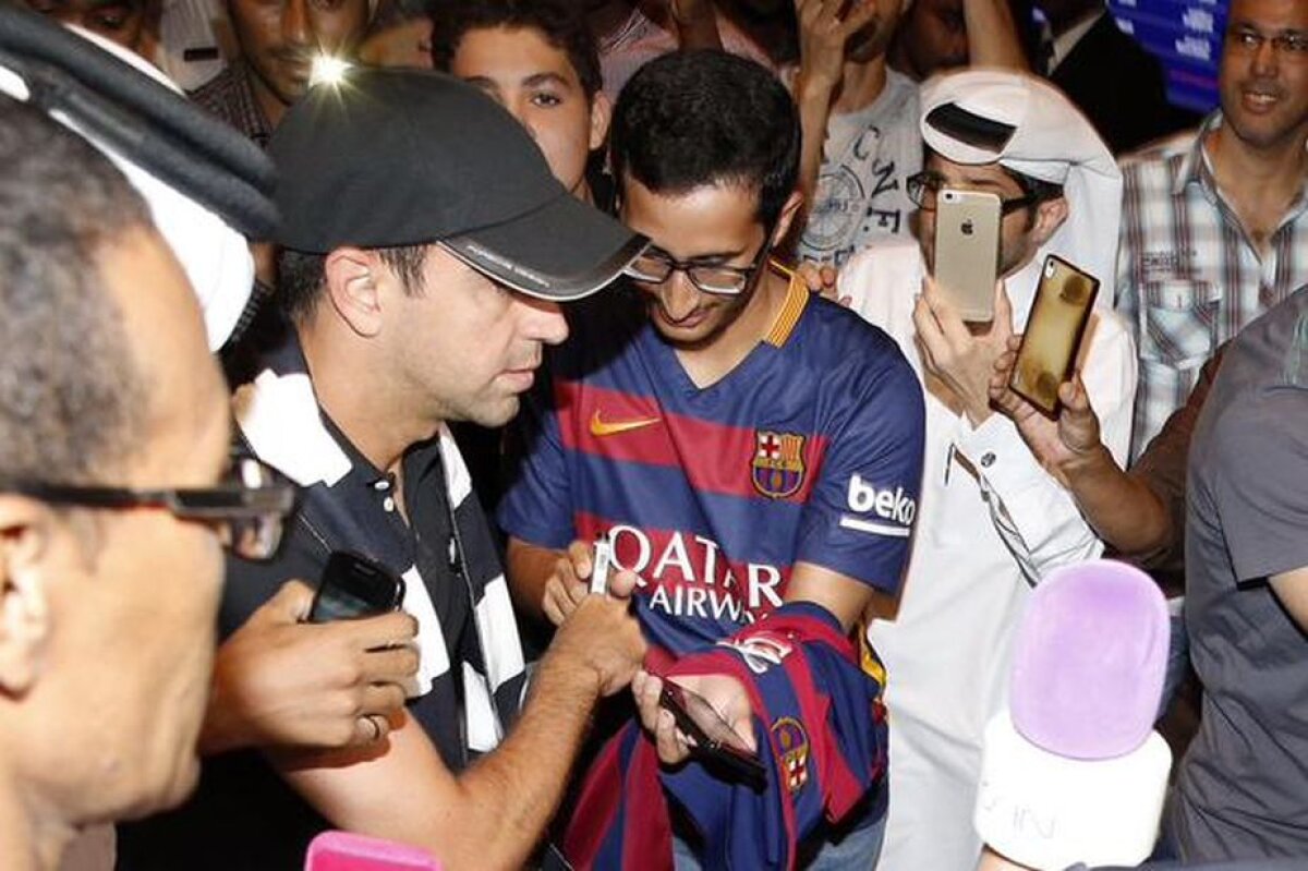 FOTO+VIDEO Campionul a ajuns în Doha » Xavi a fost primit de zeci de fani şi va fi prezentat azi