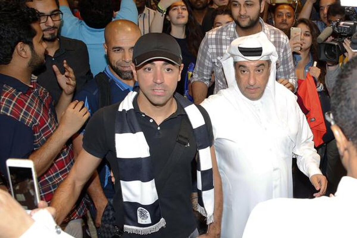 FOTO+VIDEO Campionul a ajuns în Doha » Xavi a fost primit de zeci de fani şi va fi prezentat azi