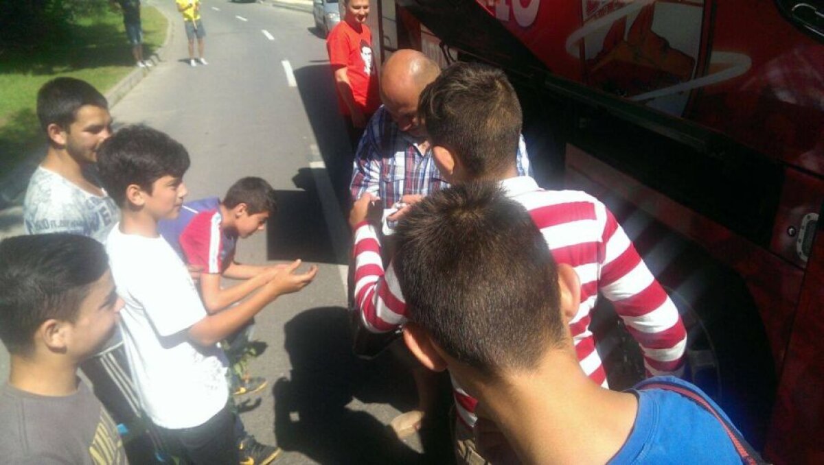 FOTO Voie bună și relaxare în cantonamentul "cîinilor" » Cîțiva puști au reușit să oprească autocarul lui Dinamo 