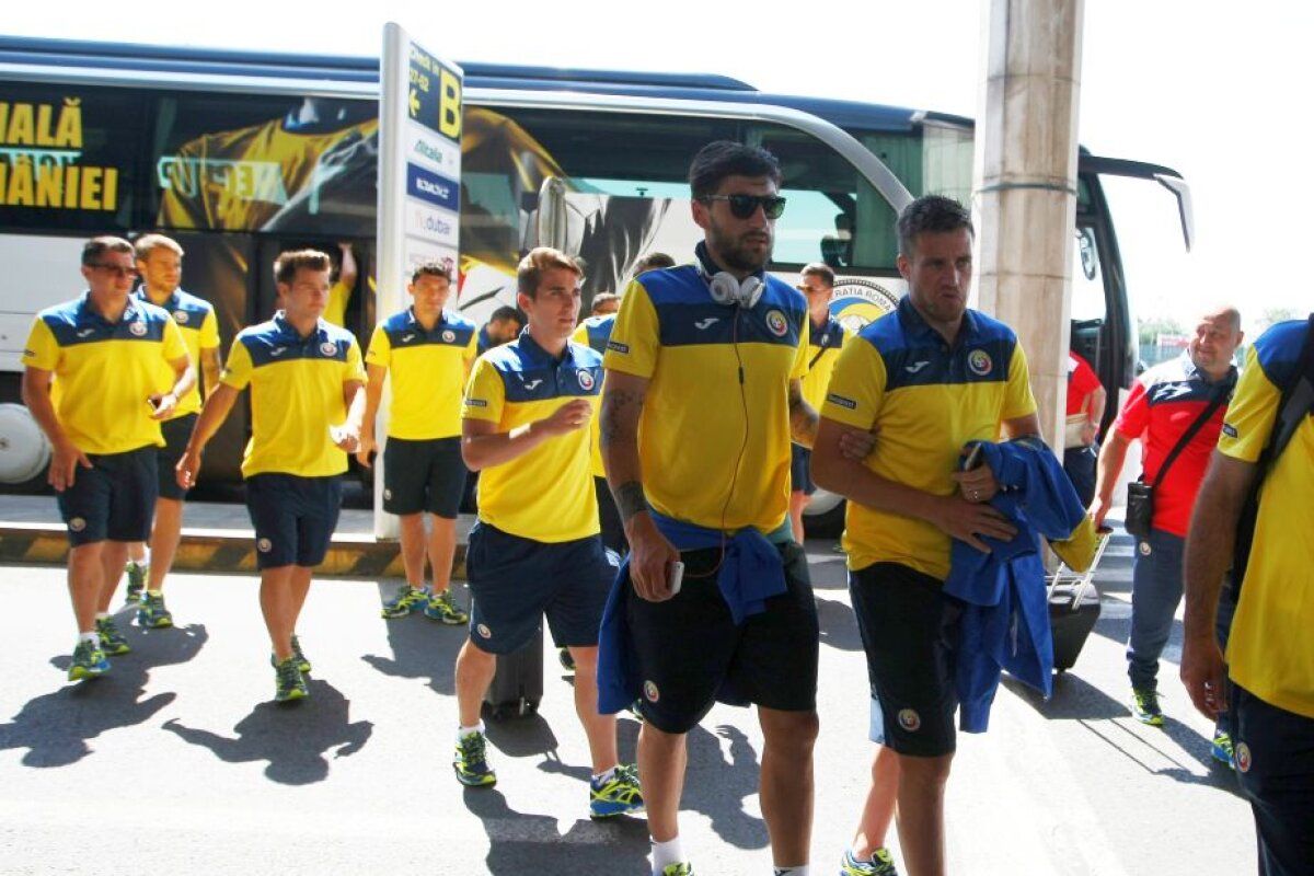 EXCLUSIV FOTO De-a rîsu'-plînsu' » "Tricolori" disperați în avion înainte de decolarea spre Irlanda de Nord: "Se sufocau"