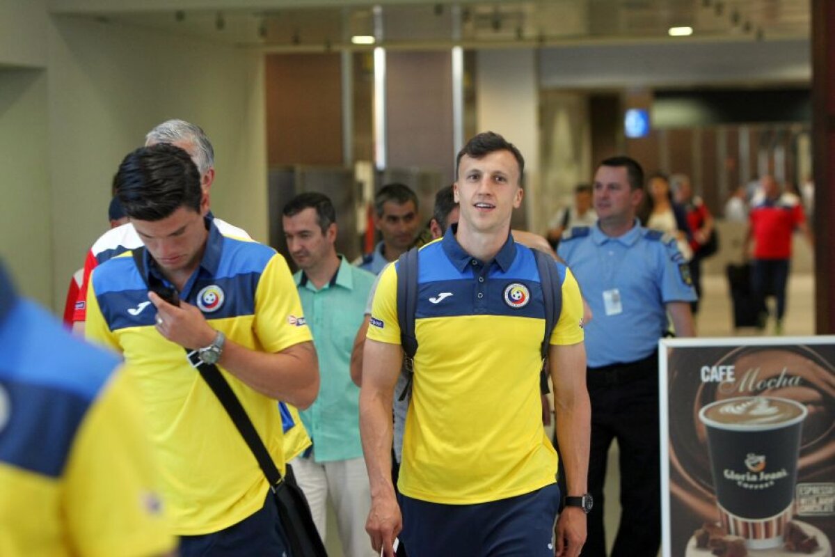 EXCLUSIV FOTO De-a rîsu'-plînsu' » "Tricolori" disperați în avion înainte de decolarea spre Irlanda de Nord: "Se sufocau"