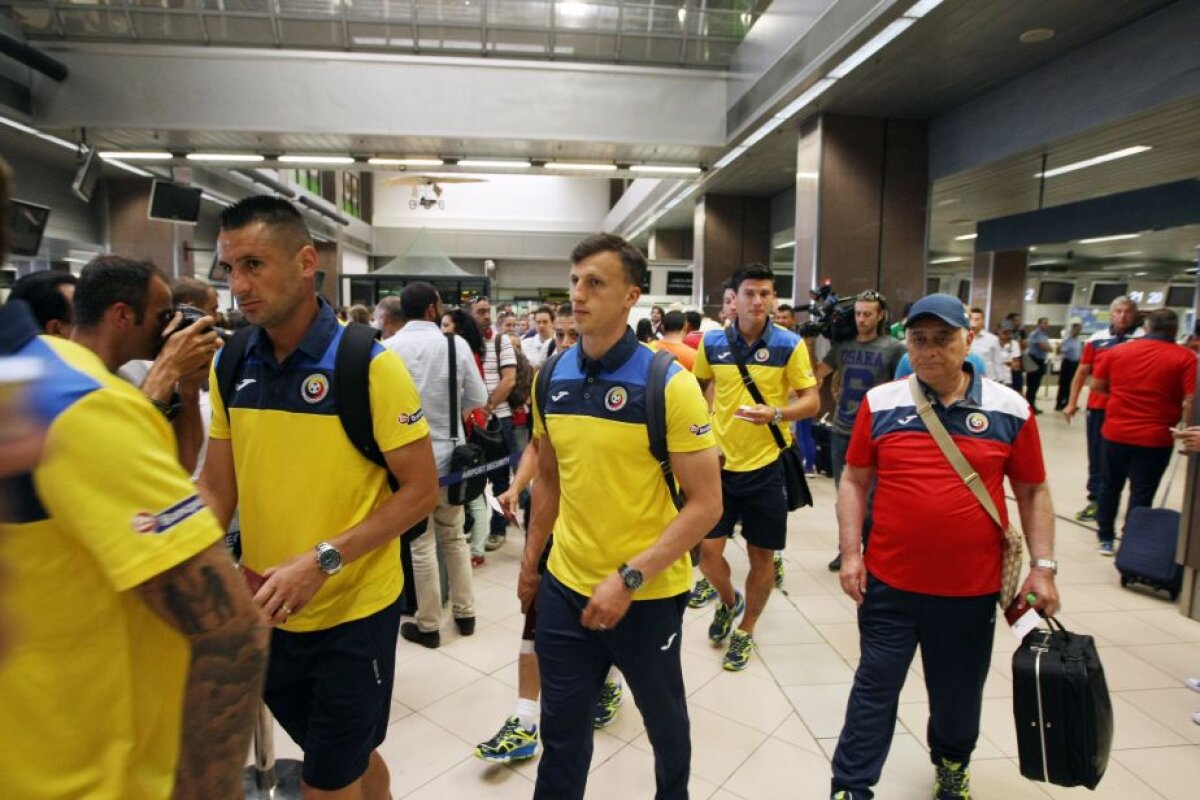 EXCLUSIV FOTO De-a rîsu'-plînsu' » "Tricolori" disperați în avion înainte de decolarea spre Irlanda de Nord: "Se sufocau"