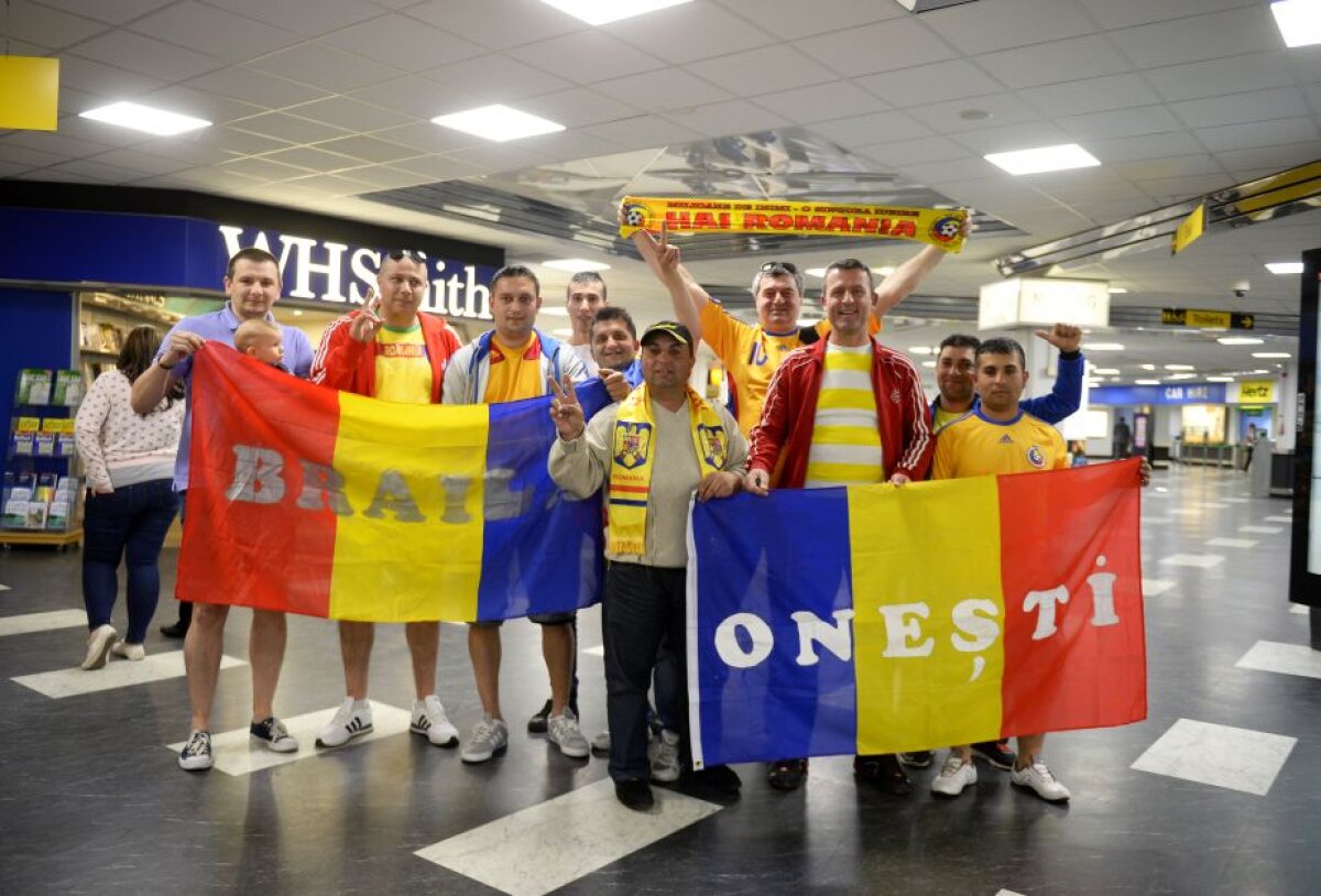 GALERIE FOTO Naţionala României a ajuns la Belfast cu 25 de minute întîrziere » Cum i-a fentat Iordănescu pe fani la aeroport
