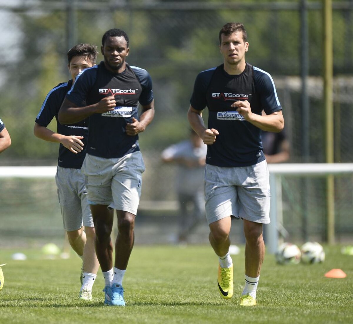 GALERIE FOTO EXCLUSIV Primul antrenament al lui Alcenat sub comanda lui Rădoi » Fundașul i-a impresionat pe cei din staff