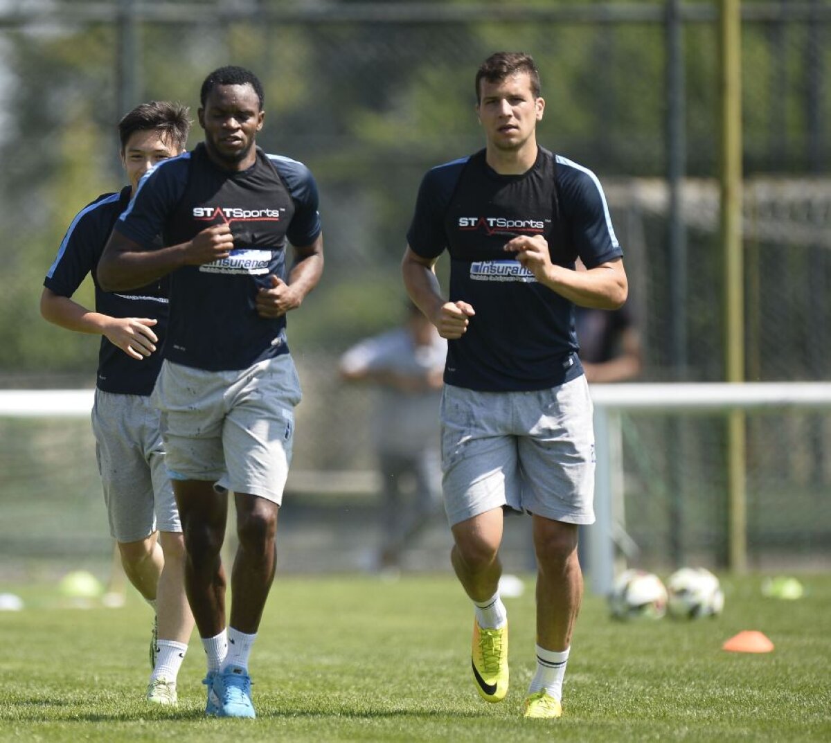 GALERIE FOTO EXCLUSIV Primul antrenament al lui Alcenat sub comanda lui Rădoi » Fundașul i-a impresionat pe cei din staff