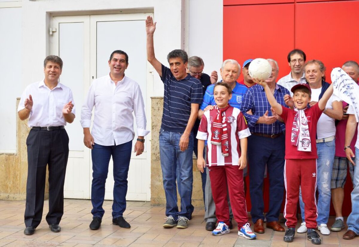 GALERIE FOTO Gloriile rapidiste păstrează viu spiritul giuleştenilor » Reîntîlnire de gală la "Linia 14" 