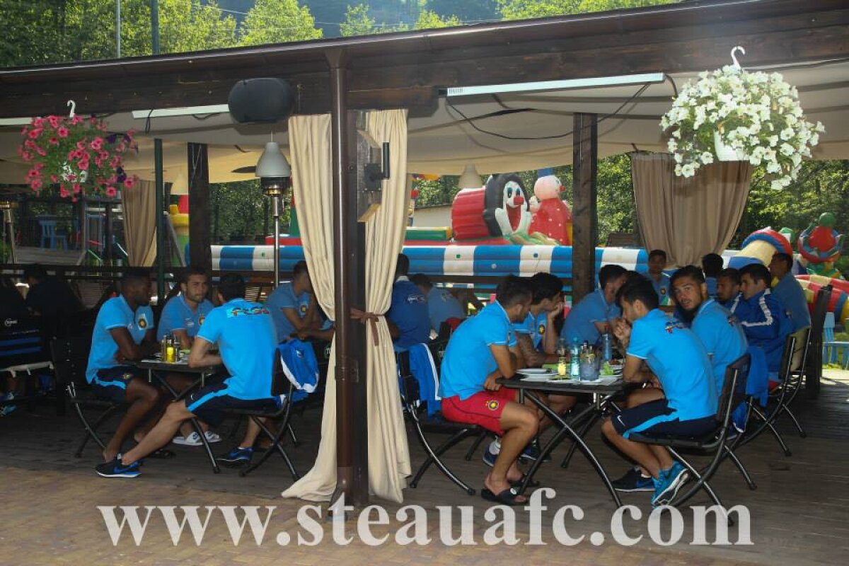 GALERIE FOTO Rădoi i-a dus pe stelişti la han » Cum s-au relaxat campionii