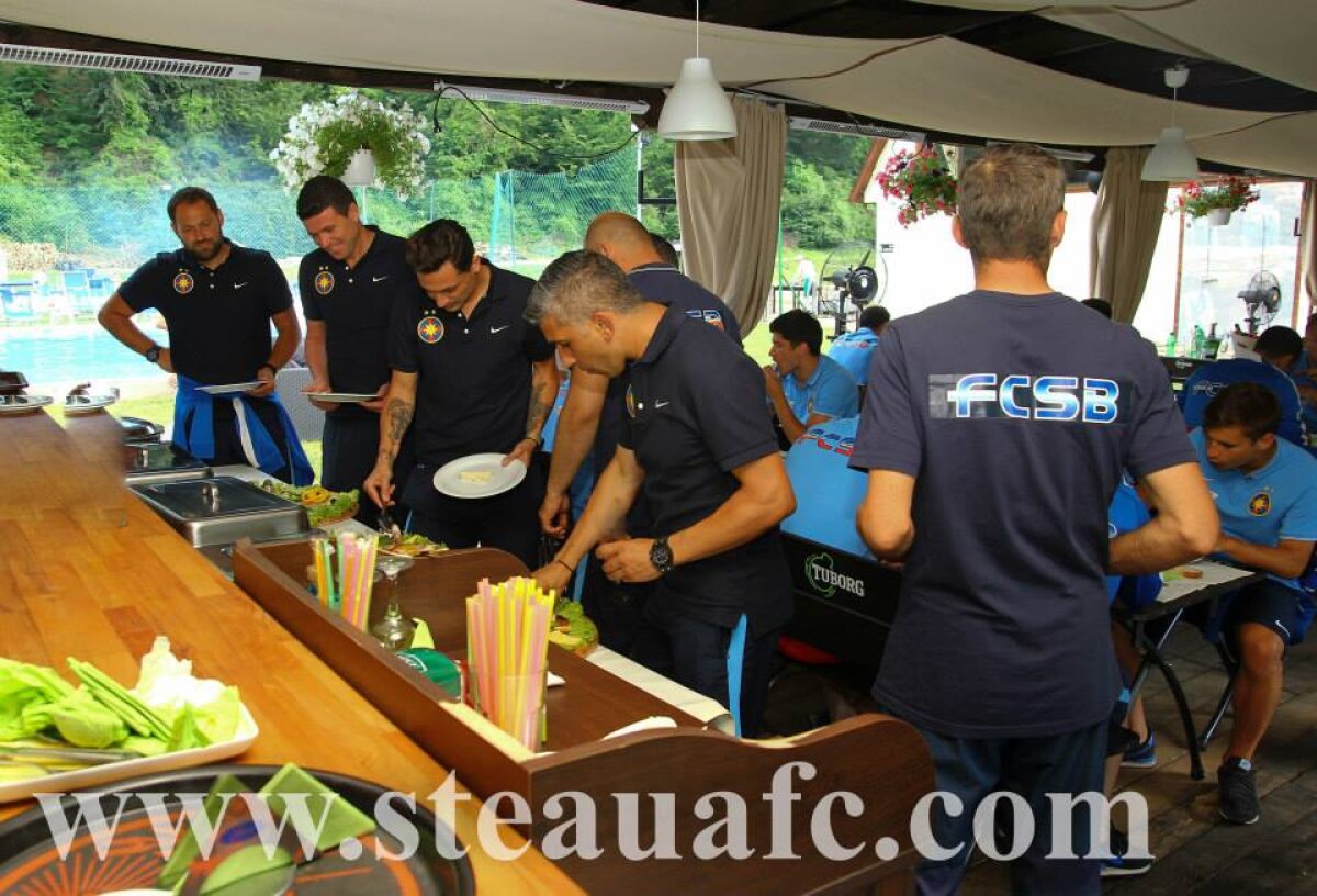 GALERIE FOTO Rădoi i-a dus pe stelişti la han » Cum s-au relaxat campionii