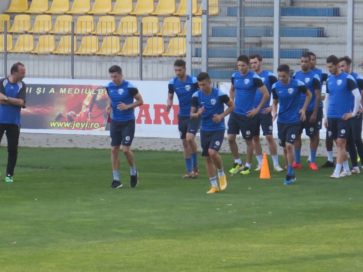 GALERIE FOTO Primul antrenament al verii pentru Petrolul » ”Lupii” au adus un jucător crescut de PSG și au renunțat la un alt jucător