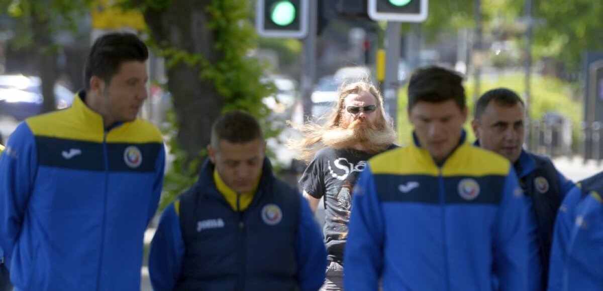 GALERIE FOTO Naționala României s-a relaxat într-un parc din Belfast » EXCLUSIV Fanii români au sărit la gîtul FRF: "Au dat biletele cum au vrut ei"