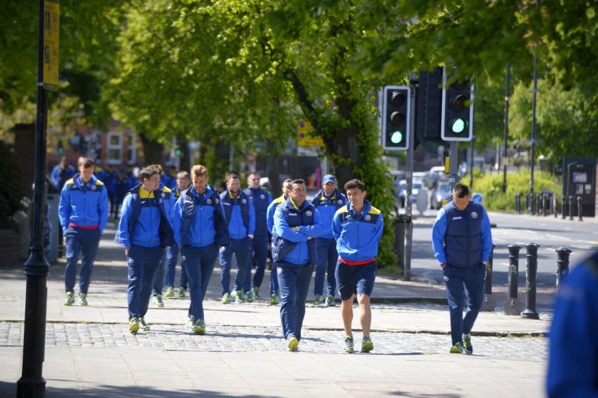 GALERIE FOTO Naționala României s-a relaxat într-un parc din Belfast » EXCLUSIV Fanii români au sărit la gîtul FRF: "Au dat biletele cum au vrut ei"