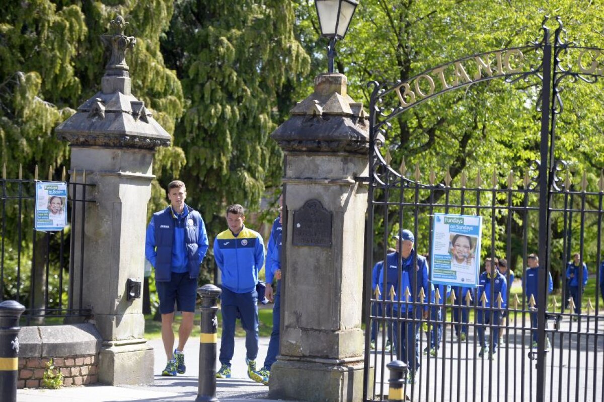 GALERIE FOTO Naționala României s-a relaxat într-un parc din Belfast » EXCLUSIV Fanii români au sărit la gîtul FRF: "Au dat biletele cum au vrut ei"