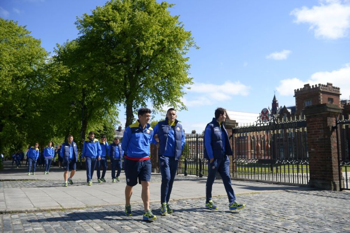 GALERIE FOTO Naționala României s-a relaxat într-un parc din Belfast » EXCLUSIV Fanii români au sărit la gîtul FRF: "Au dat biletele cum au vrut ei"
