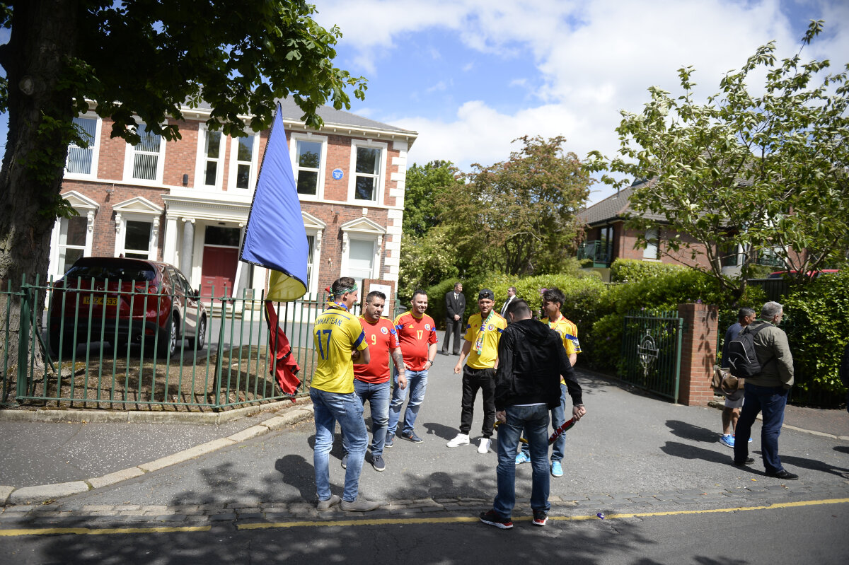 GALERIE FOTO Naționala României s-a relaxat într-un parc din Belfast » EXCLUSIV Fanii români au sărit la gîtul FRF: "Au dat biletele cum au vrut ei"