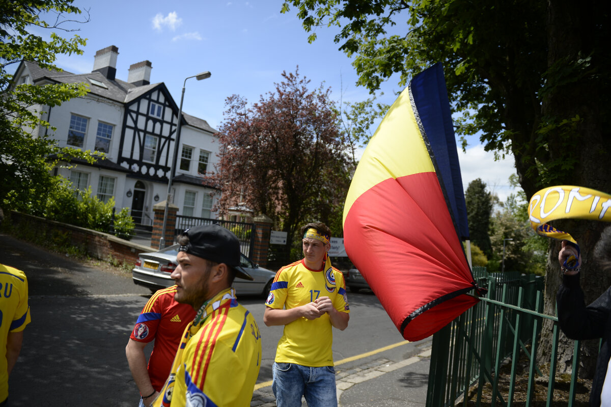 GALERIE FOTO Naționala României s-a relaxat într-un parc din Belfast » EXCLUSIV Fanii români au sărit la gîtul FRF: "Au dat biletele cum au vrut ei"