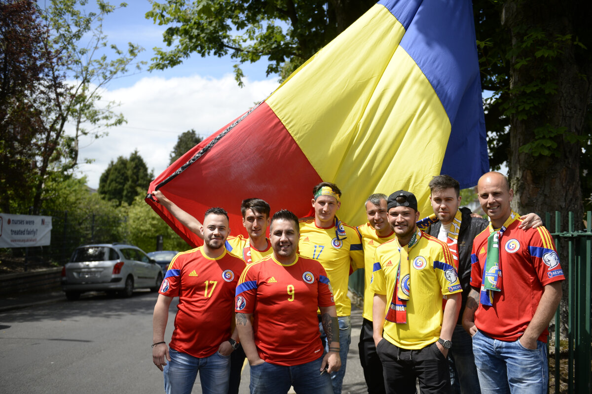 GALERIE FOTO Naționala României s-a relaxat într-un parc din Belfast » EXCLUSIV Fanii români au sărit la gîtul FRF: "Au dat biletele cum au vrut ei"