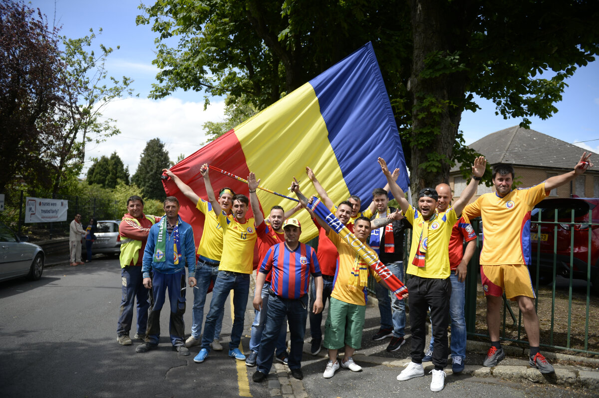 GALERIE FOTO Naționala României s-a relaxat într-un parc din Belfast » EXCLUSIV Fanii români au sărit la gîtul FRF: "Au dat biletele cum au vrut ei"