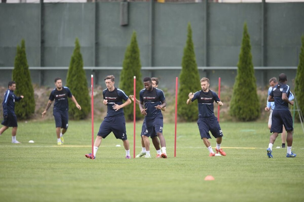 FOTO Continuă antrenamentele tari ale steliștilor la Brașov » Rădoi, în ședință cu Mache