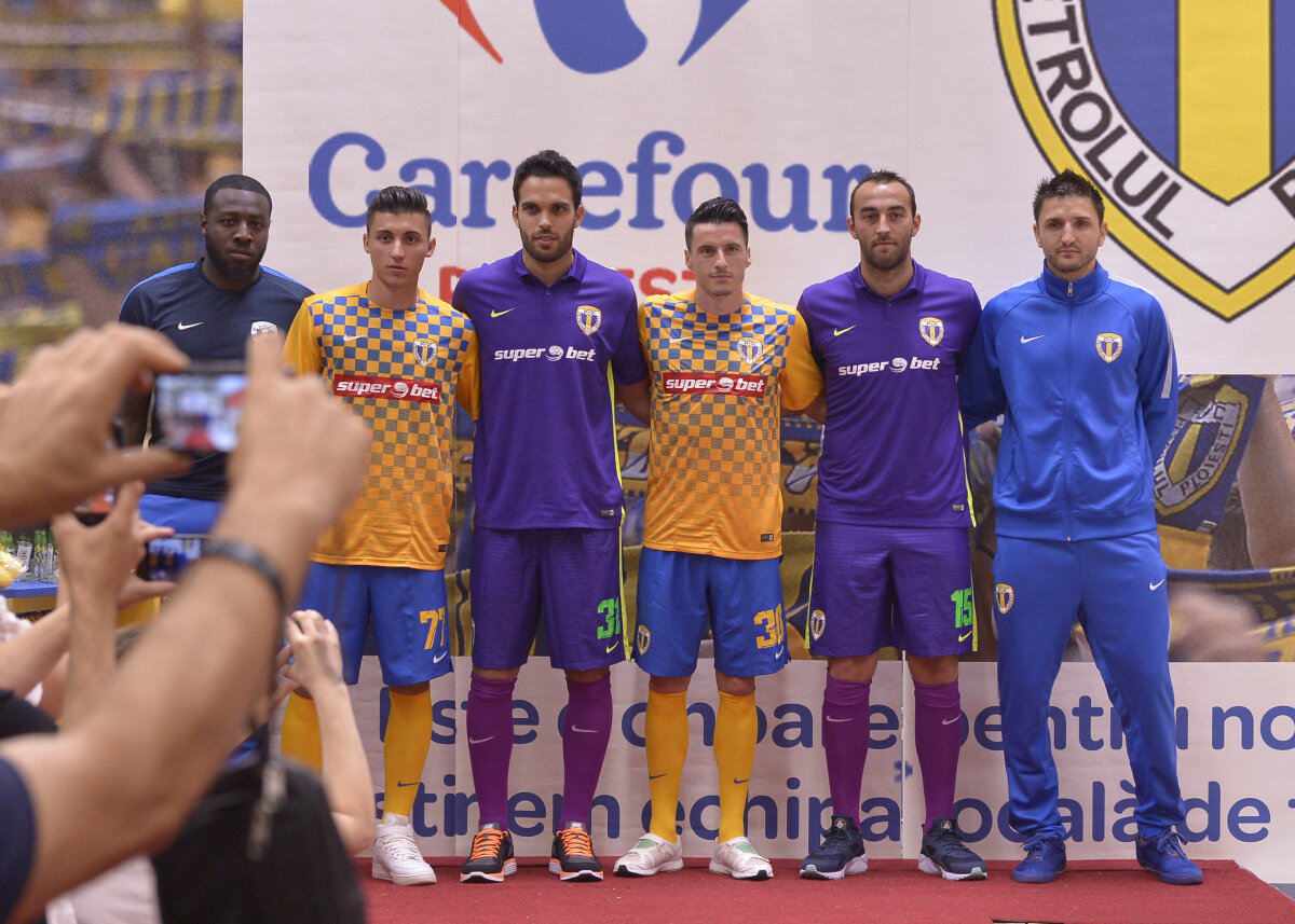 GALERIE FOTO Lupi în haine noi! Petrolul și-a prezentat azi echipamentul pentru sezonul viitor