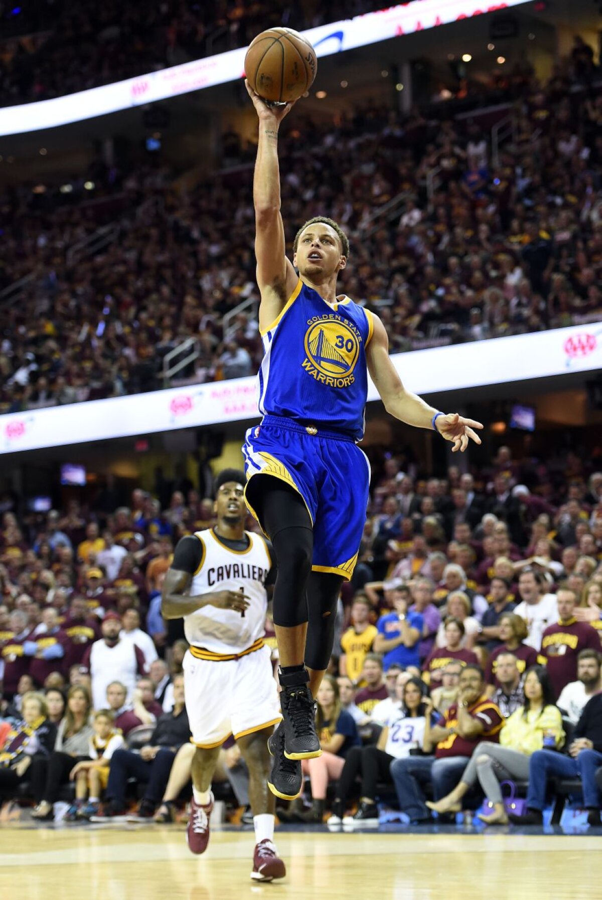 Anul războinicilor » Golden State Warrios a cucerit primul titlu NBA după 40 de ani