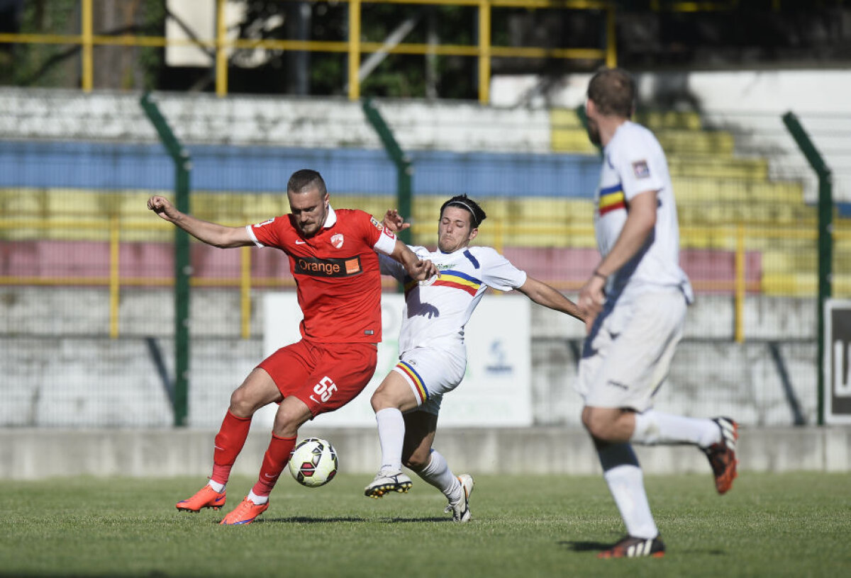 FOTO Victorie la scor pentru puştii "cîinilor" » Dinamo a început cu dreptul cantonamentul din Italia, 10-2 cu Verbania Calcio