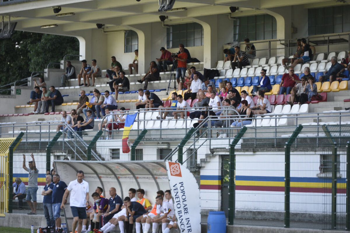 FOTO Victorie la scor pentru puştii "cîinilor" » Dinamo a început cu dreptul cantonamentul din Italia, 10-2 cu Verbania Calcio