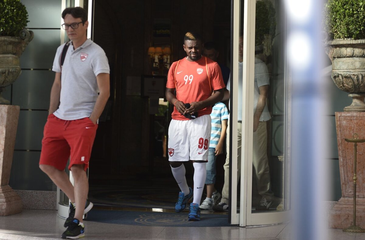 "Cîine roşu" cu creastă aurie » Feussi a ajuns la Dinamo. Cum îi caracterizează un fost antrenor