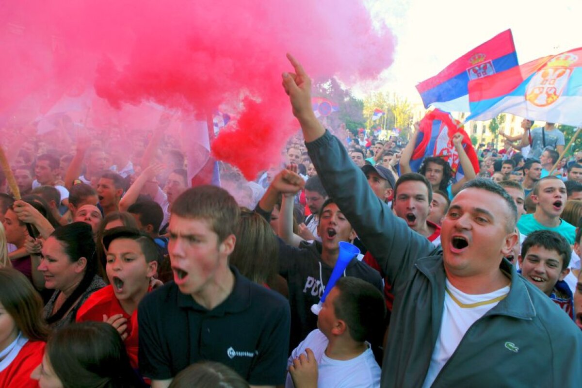 FOTO+VIDEO Nebunie în Serbia » 50.000 de oameni au ieșit în stradă pentru a întîmpina naționala U20 campioană mondială 