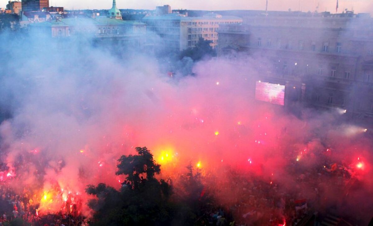 FOTO+VIDEO Nebunie în Serbia » 50.000 de oameni au ieșit în stradă pentru a întîmpina naționala U20 campioană mondială 