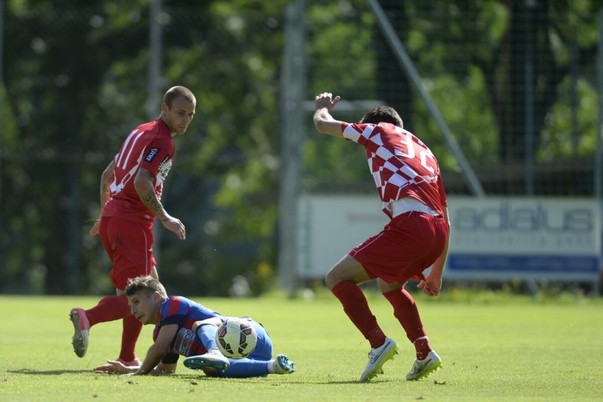 FOTO Apărare dezastruoasă! Rădoi trebuie să găsească urgent soluția pentru a regla defensiva, după 4-5 cu Klagenfurt