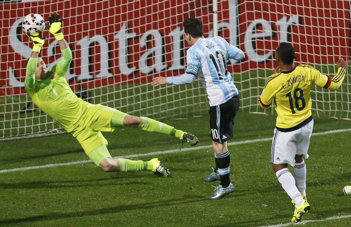 VIDEO Tevez se întoarce la Boca și salvează Argentina » Carlitos a marcat penalty-ul decisiv în sfertul cu Columbia